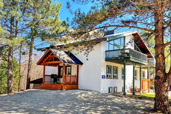 8 bedroom Chalet/Cottage with Hot Tub, Sauna, Ping Pong Table at Blue Mountain #13L 2