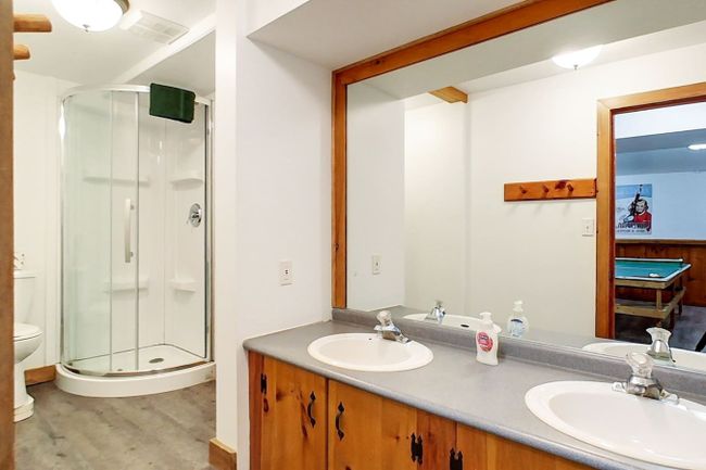 8 bedroom Chalet/Cottage with Hot Tub, Sauna, Ping Pong Table at Blue Mountain #13L 28