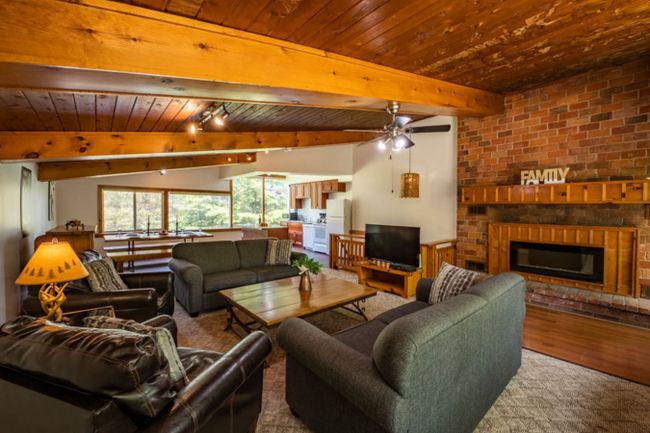 Featured Property 4 bedroom Chalet/Cottage at Blue Mountain #FO1