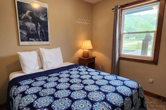 4 bdrm Apartment across the street from Blue Mountain Ski Hills #B1 6