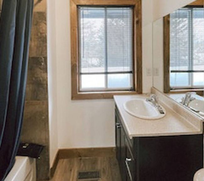 4 bdrm Apartment across the street from Blue Mountain Ski Hills #B1 11