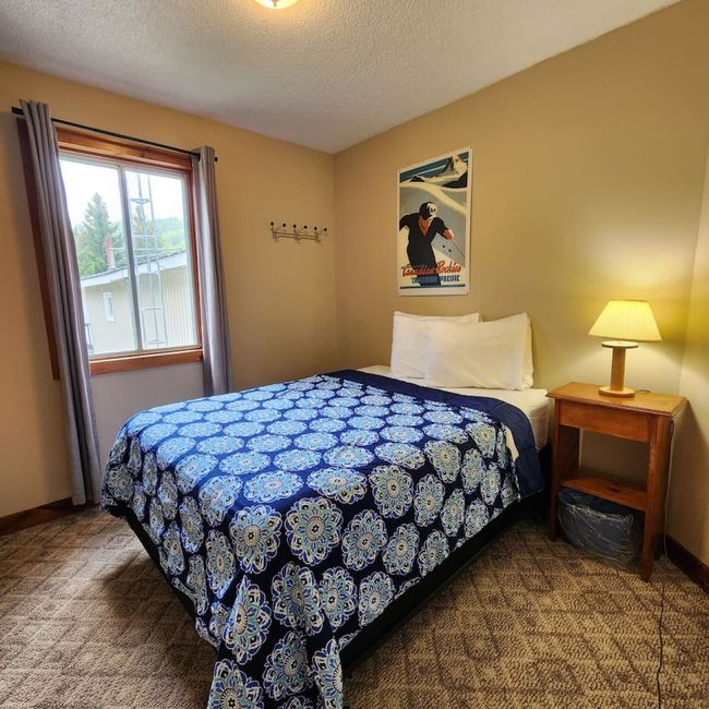 4 bdrm Apartment across the street from Blue Mountain Ski Hills #B1 8