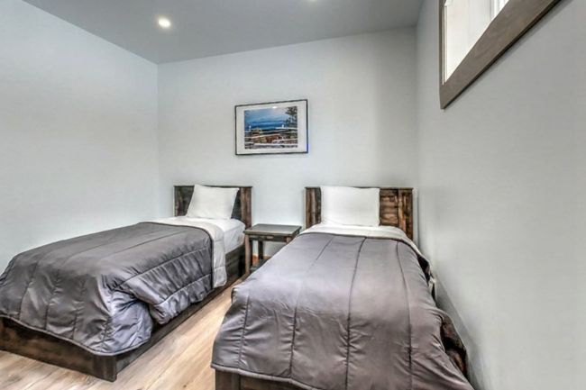 Brand New Luxury 7 bedroom Chalet/Cottage with Hot Tub at Blue Mountain #A16 23