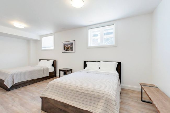 7 bdrm Blue Mountain Luxury Chalet/6.5 bath/Hot Tub 10