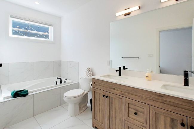 7 bdrm Blue Mountain Luxury Chalet/6.5 bath/Hot Tub 14