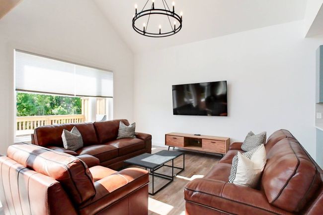 7 bdrm Blue Mountain Luxury Chalet/6.5 bath/Hot Tub 4