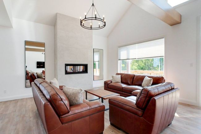 7 bdrm Blue Mountain Luxury Chalet/6.5 bath/Hot Tub 7