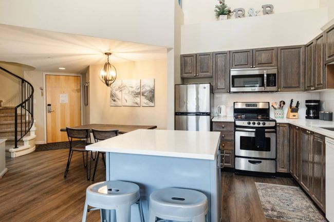 Heart of the Village - Luxury 1 Bedroom + loft 9