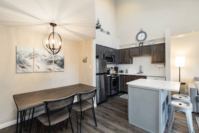 Heart of the Village - Luxury 1 Bedroom + loft 3