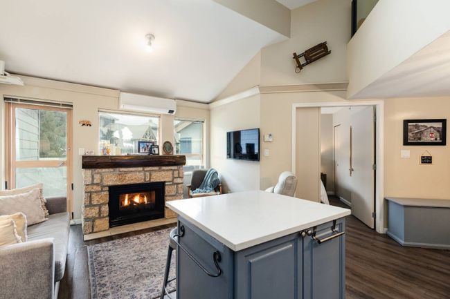 Heart of the Village - Luxury 1 Bedroom + loft 7