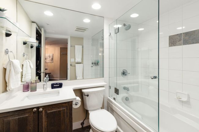 Heart of the Village - Luxury 1 Bedroom + loft 15