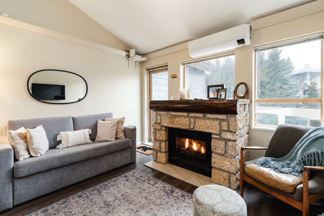 Heart of the Village - Luxury 1 Bedroom + loft 6