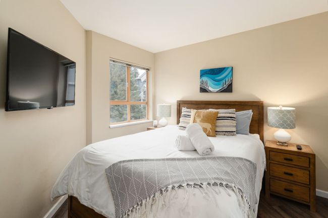 Heart of the Village - Luxury 1 Bedroom + loft 4