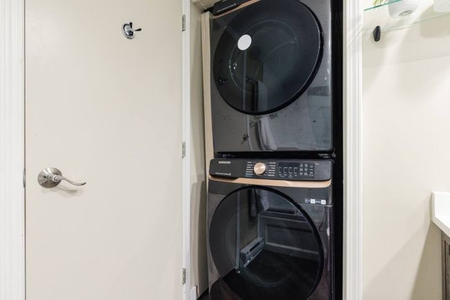 Heart of the Village - Luxury 1 Bedroom + loft 16