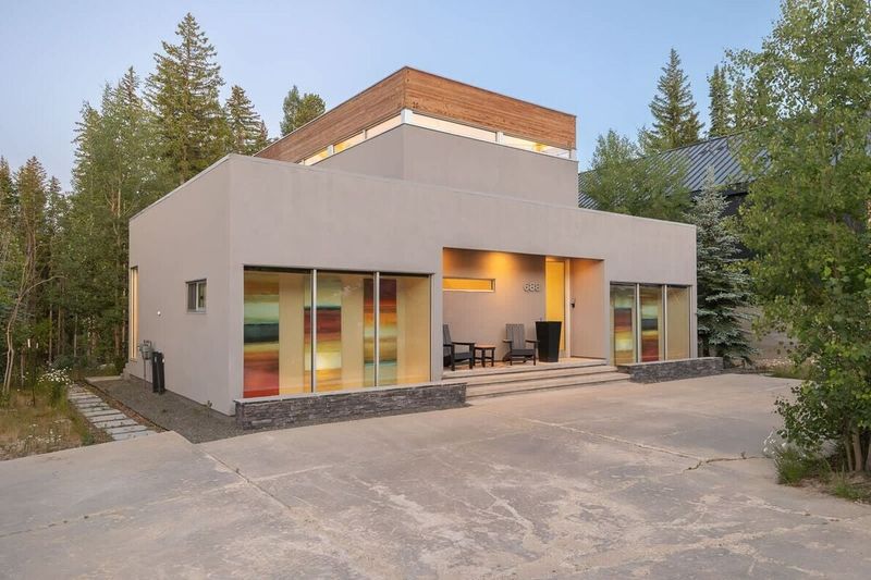 Riverbend Chalet Photo