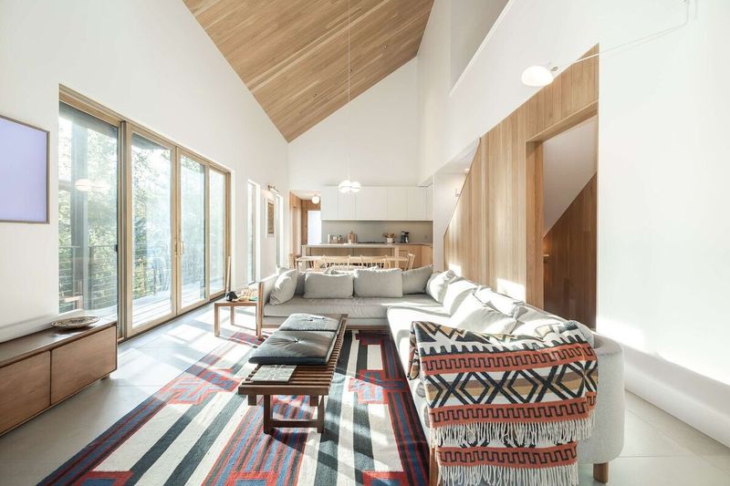 Creekside Retreat - Elysian Photo