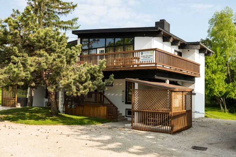 6 bedroom Chalet/Cottage with Hot Tub, Sauna, Ping Pong Table at Blue Mountain #52R Photo