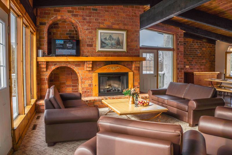 8 bedroom Stand Alone Chalet/Cottage with Hot Tub, sauna, Ping Pong Table at Blue Mountain #54 Photo