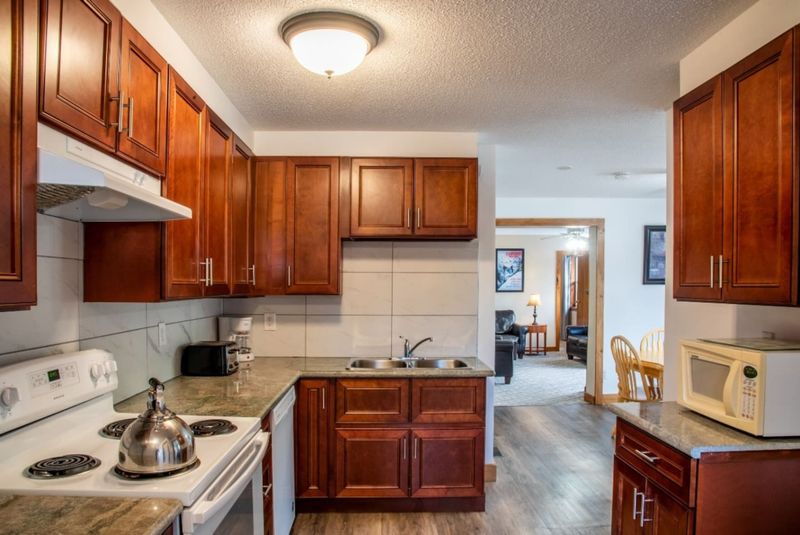 4 bdrm Apartment across the street from Blue Mountain Ski Hills #B1 Photo