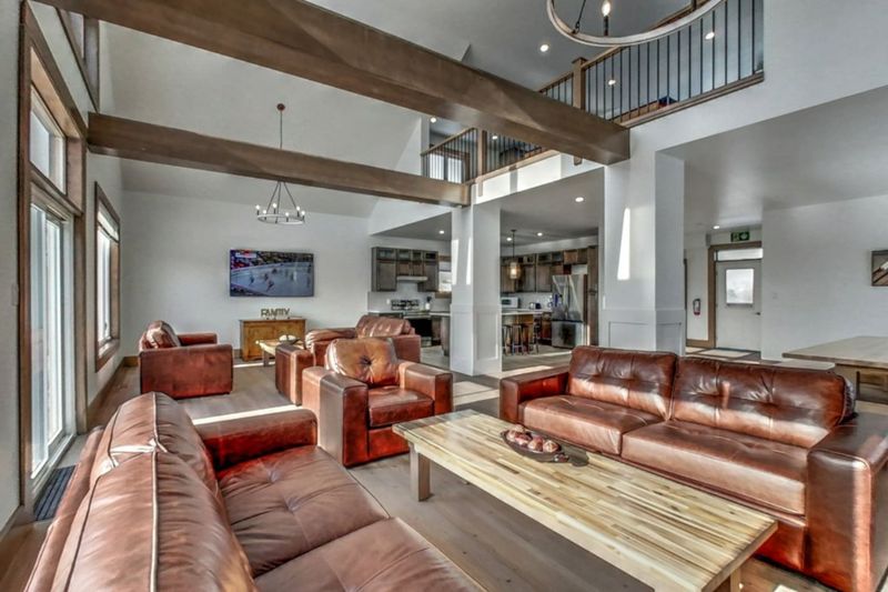 Brand New Luxury 7 bedroom Chalet/Cottage with Hot Tub at Blue Mountain #A16 Photo